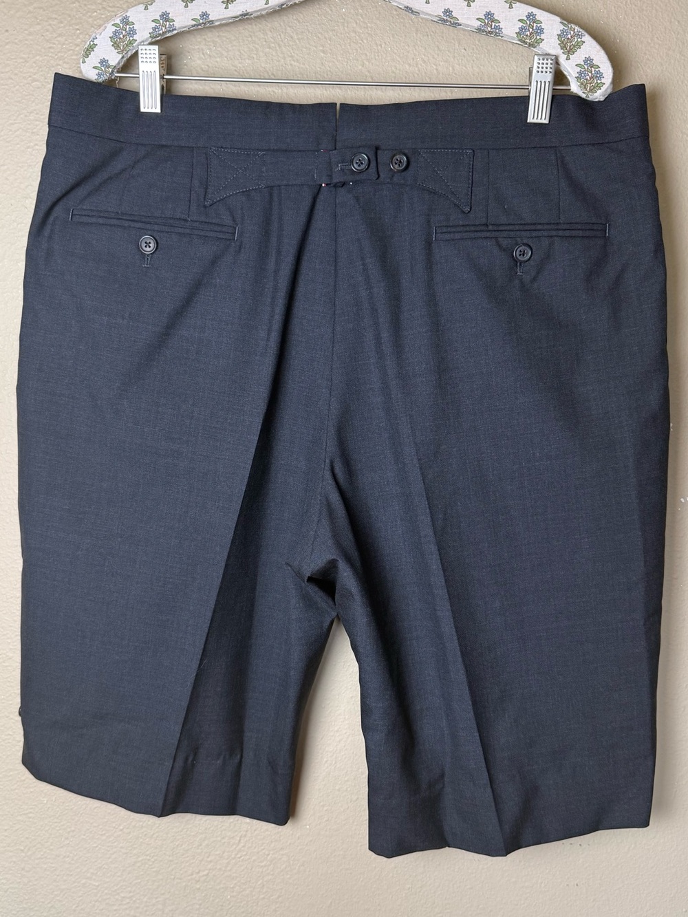 THOM BROWNE Dark Grey Super 120s Twill Classic Backstrap Wool Shorts Size 3 - Picture 4 of 8